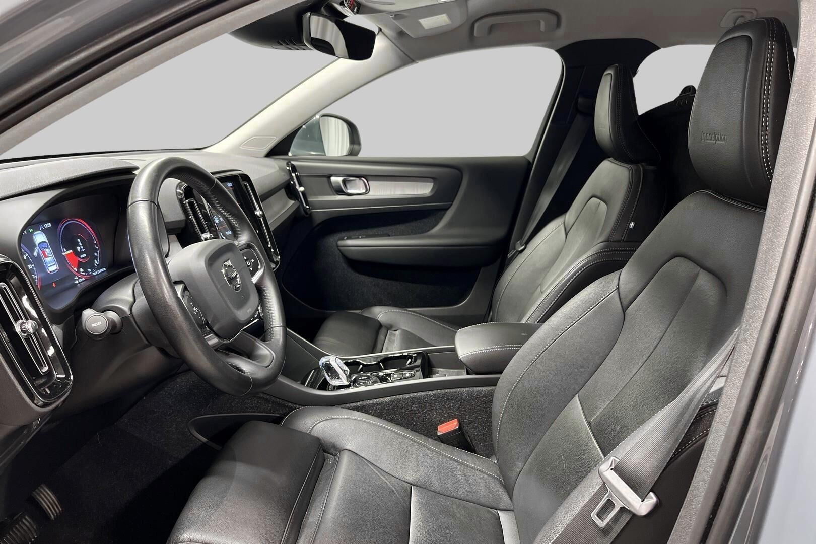 Volvo XC40 iso kuva 9