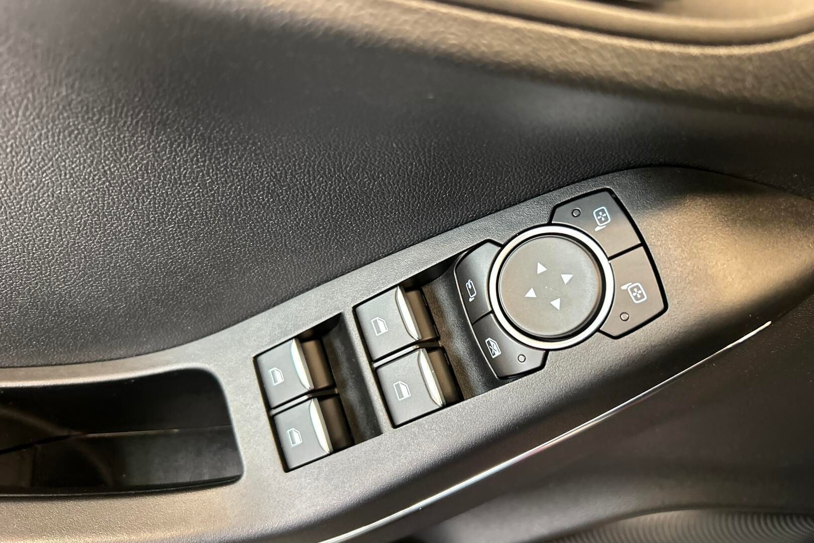 Ford Puma iso kuva 16