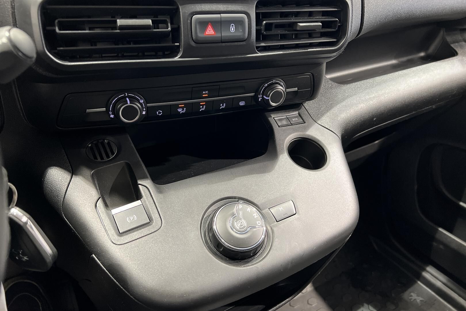 Peugeot Partner iso kuva 17