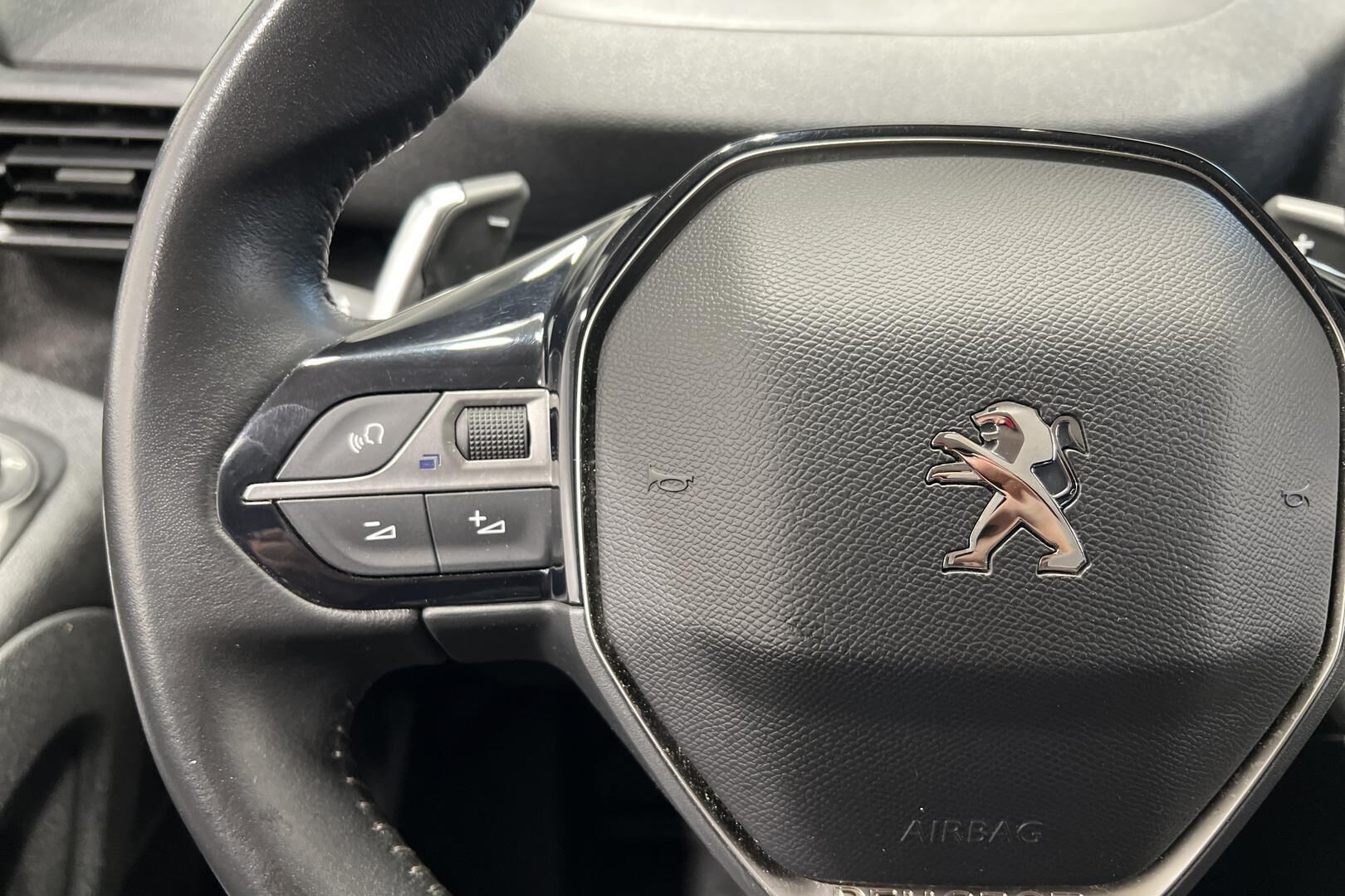 Peugeot Partner iso kuva 21