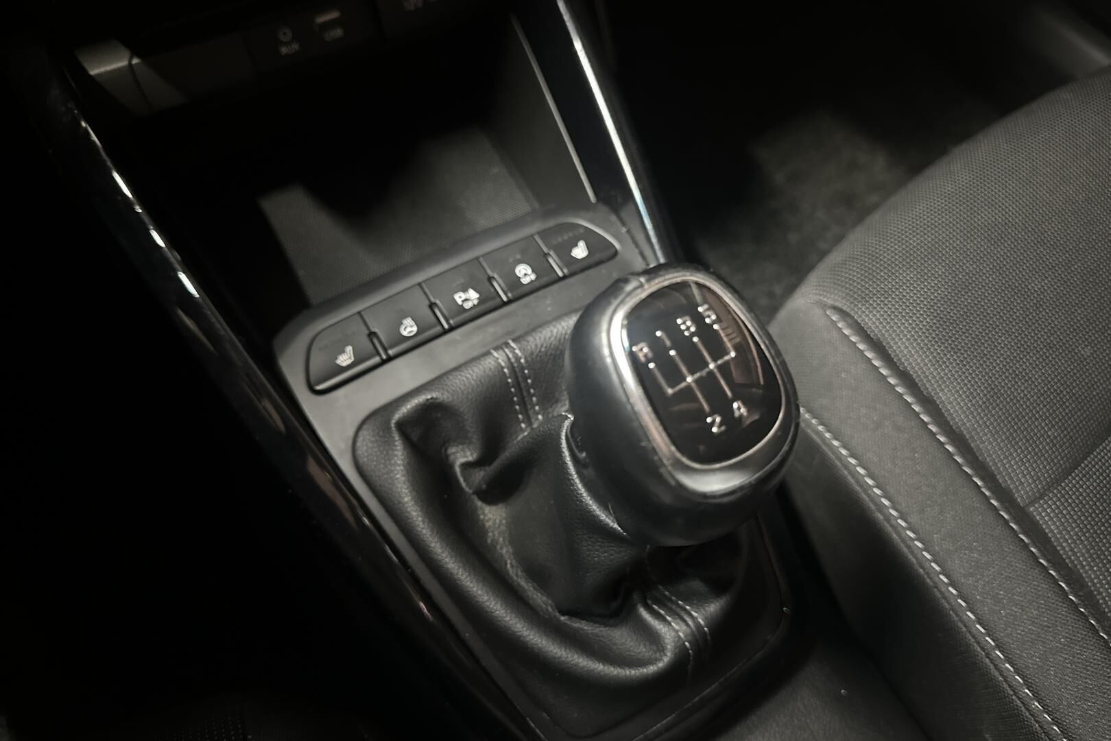 Kia Rio iso kuva 17