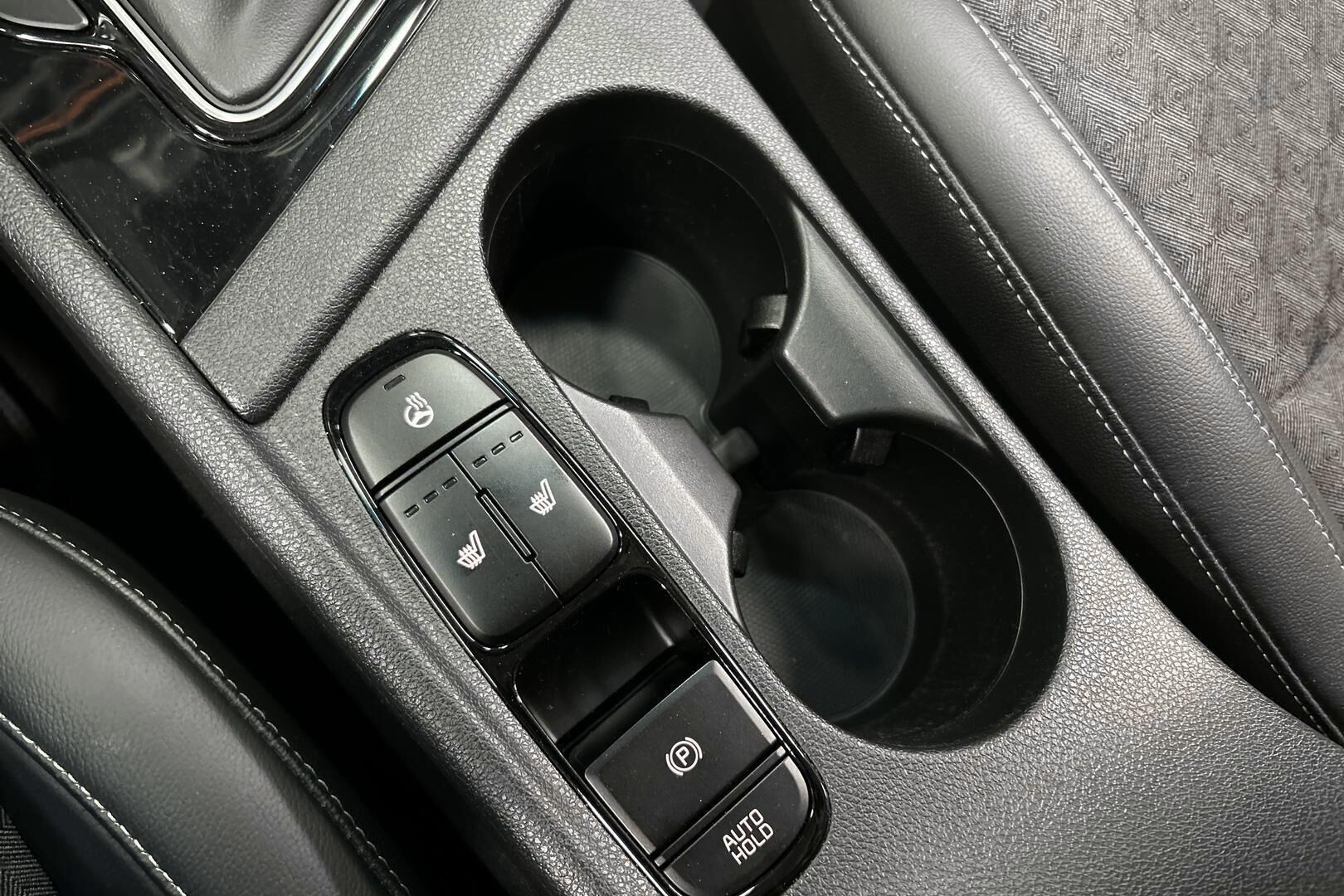 Kia Niro plug-in iso kuva 14