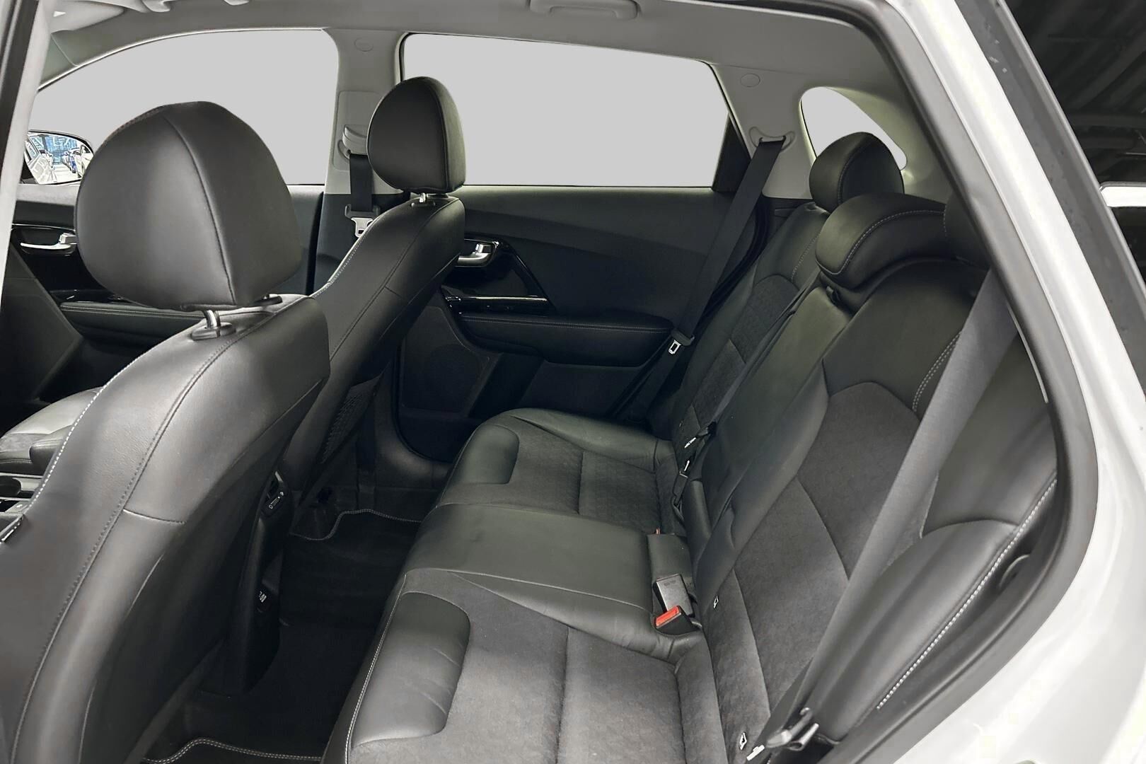 Kia Niro plug-in iso kuva 6