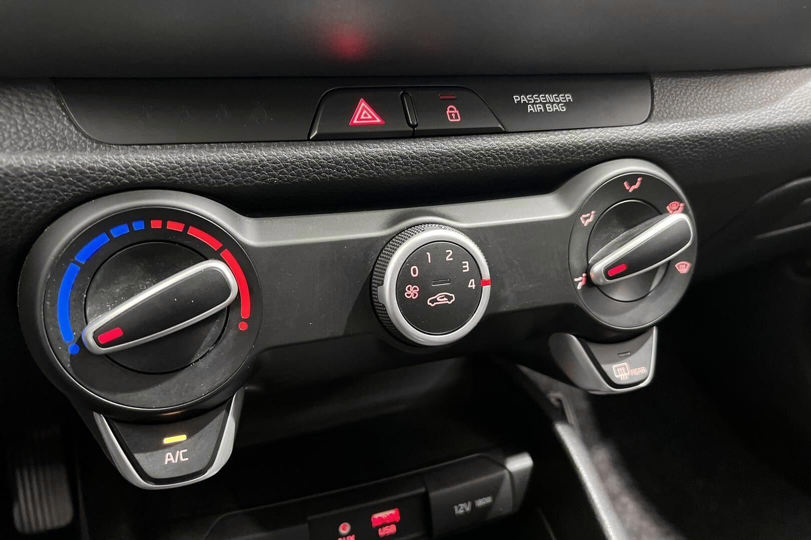 Kia Stonic iso kuva 17