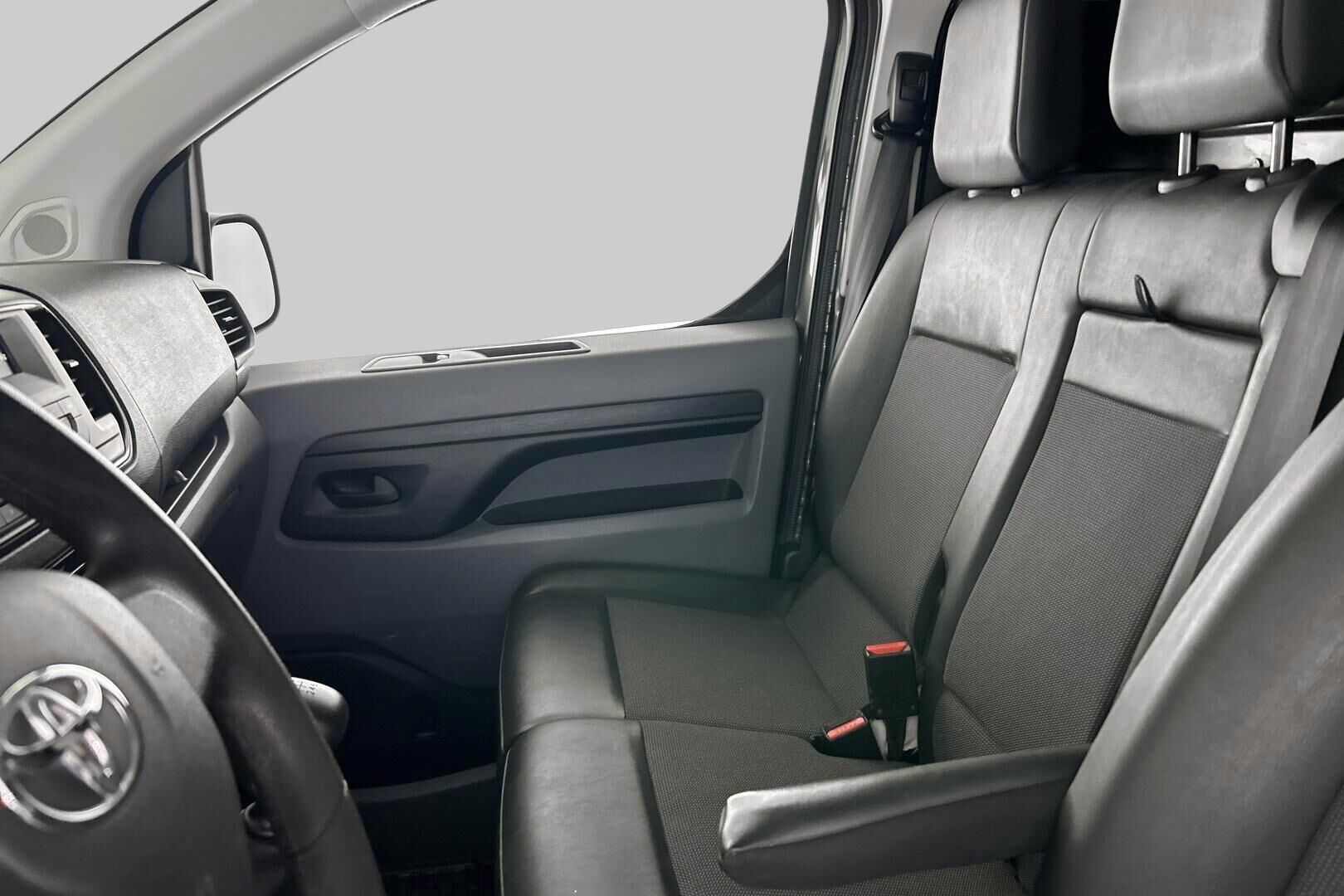 Toyota Proace iso kuva 10