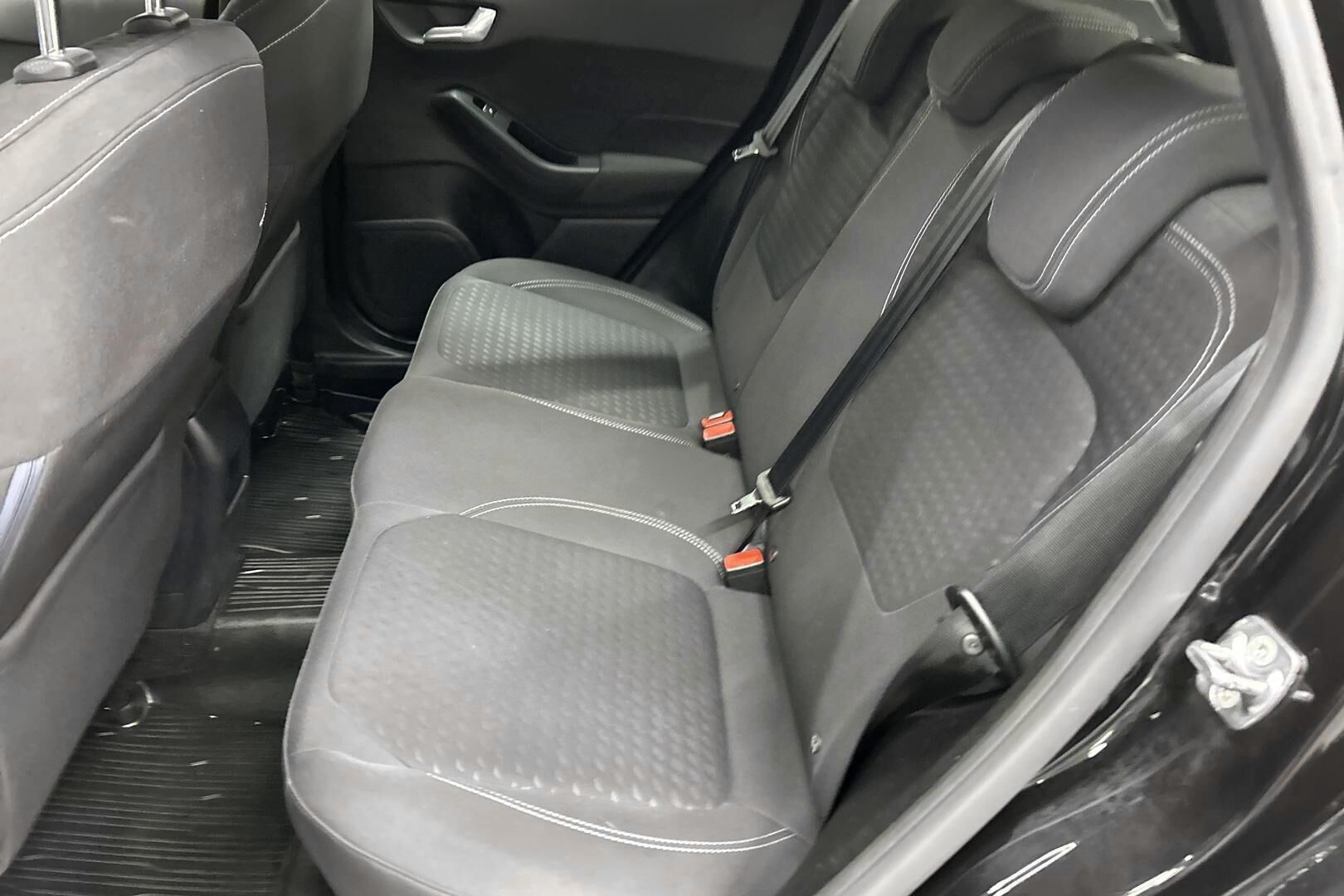 Ford Fiesta iso kuva 8