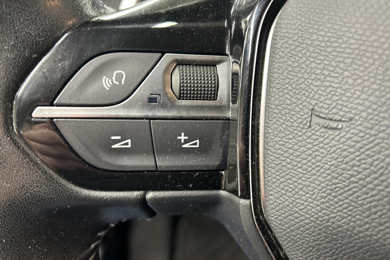 Peugeot 2008 iso kuva 15