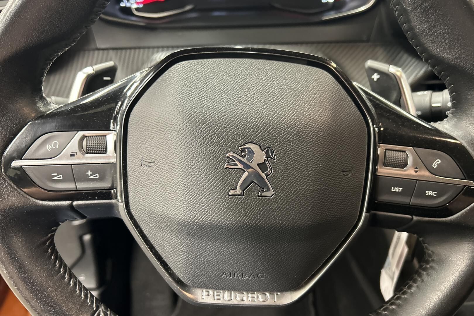 Peugeot 2008 iso kuva 18