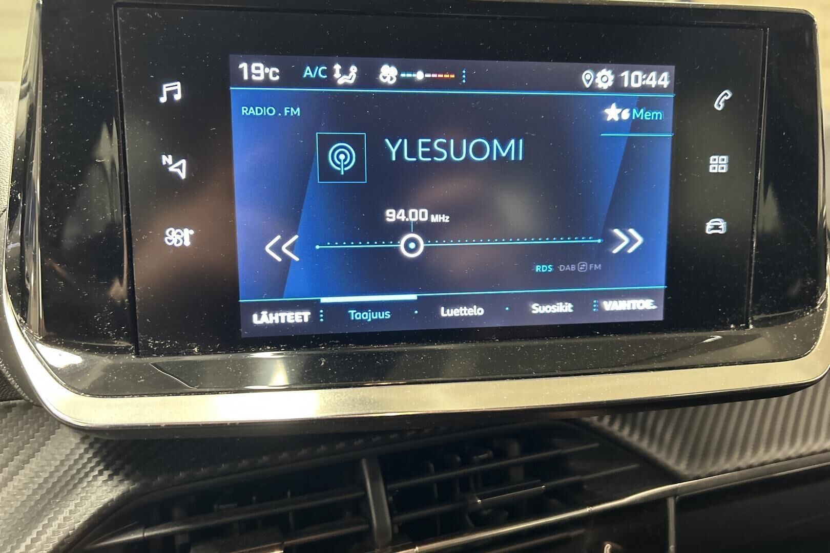 Peugeot 2008 iso kuva 19