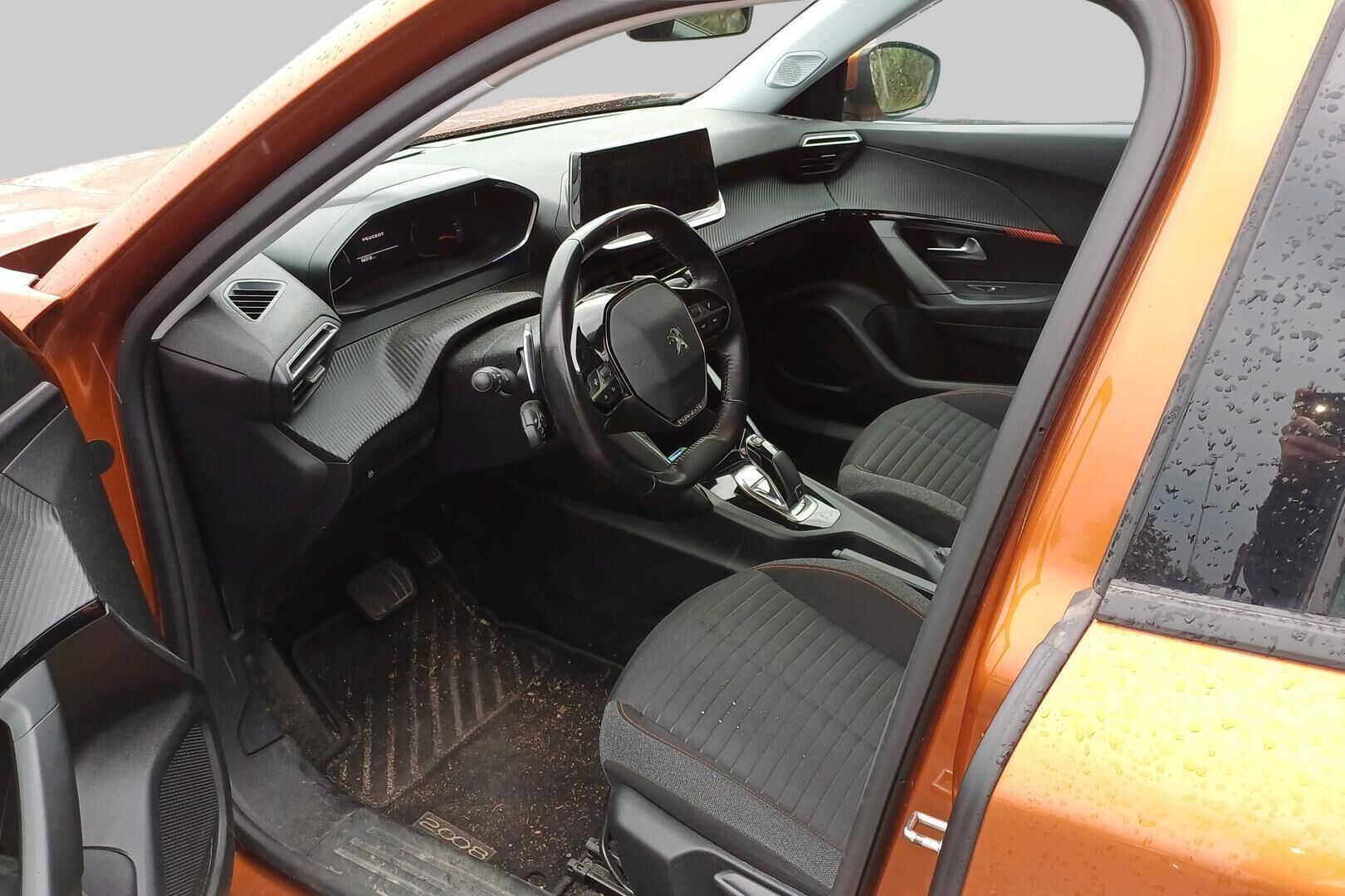 Peugeot 2008 iso kuva 2