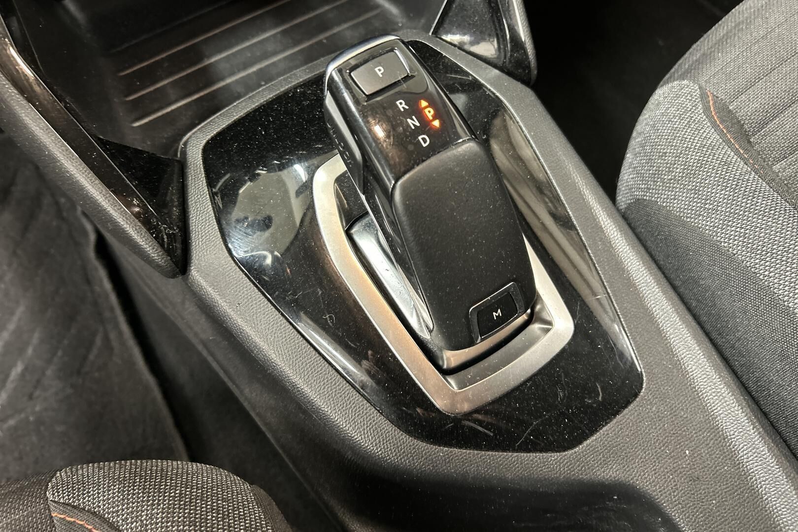 Peugeot 2008 iso kuva 21