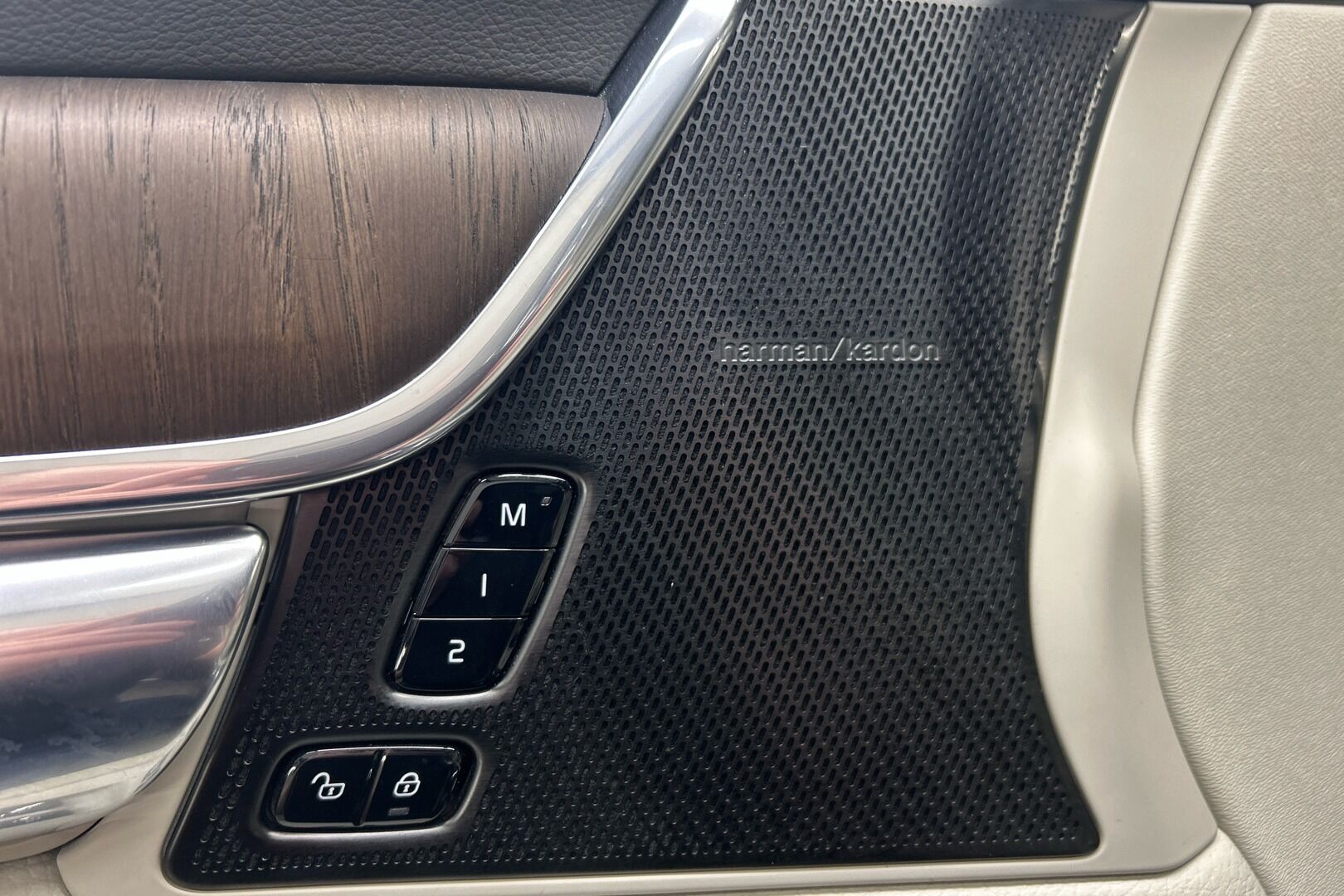 Volvo S90 iso kuva 8