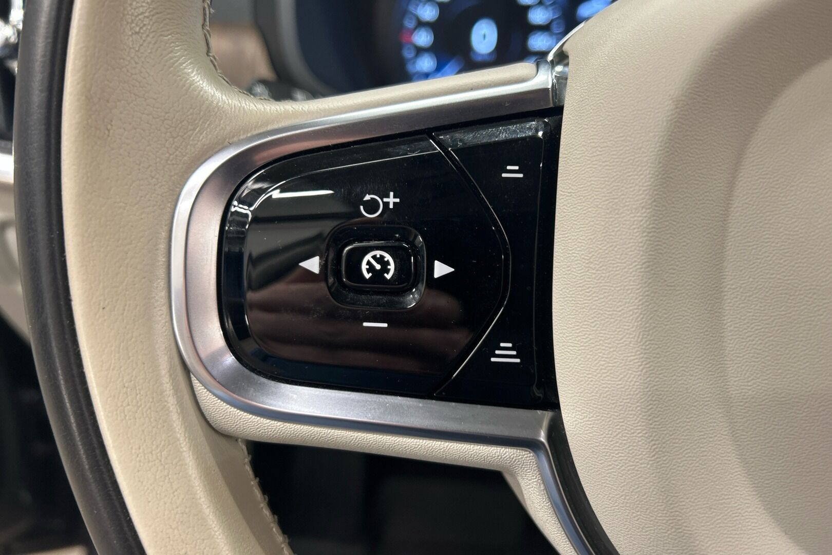 Volvo S90 iso kuva 11