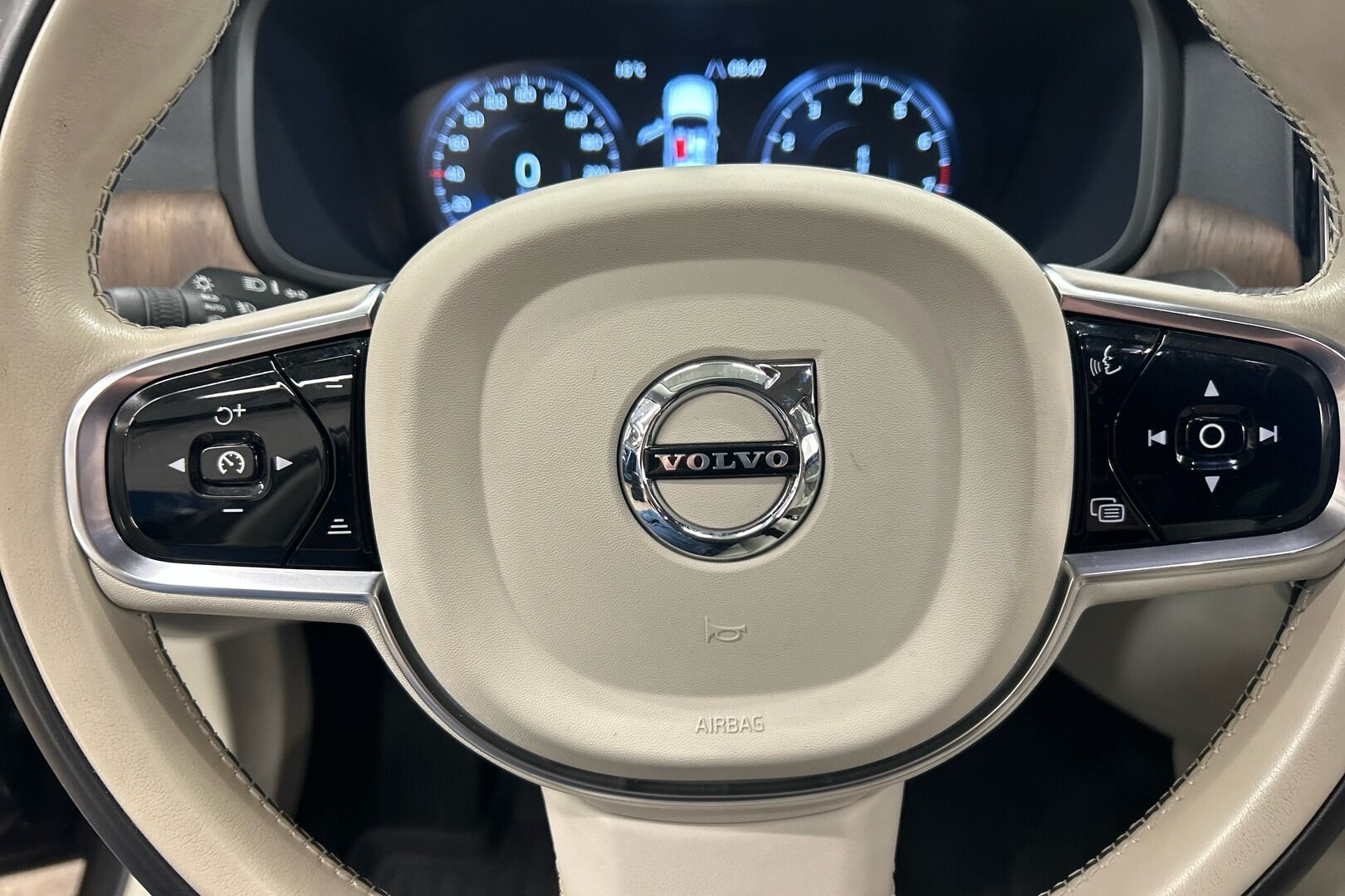 Volvo S90 iso kuva 14