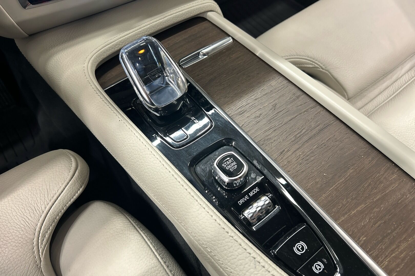 Volvo S90 iso kuva 26