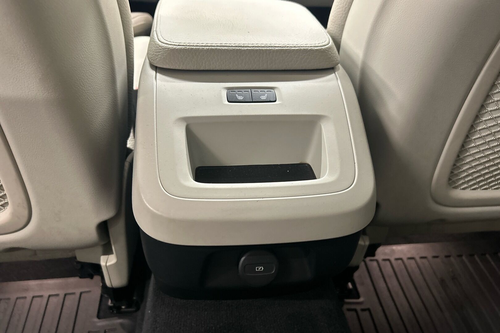Volvo S90 iso kuva 18