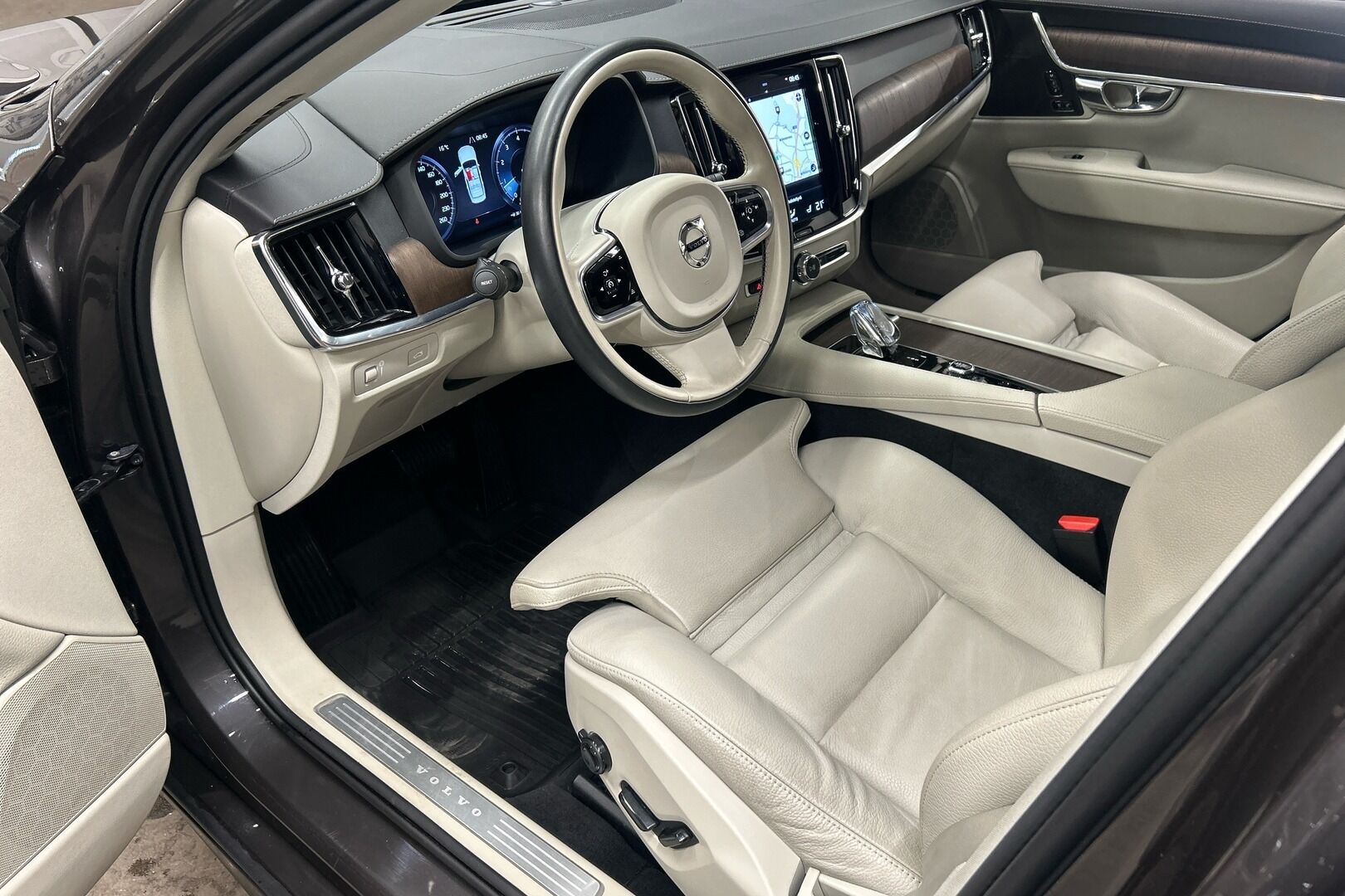 Volvo S90 iso kuva 22