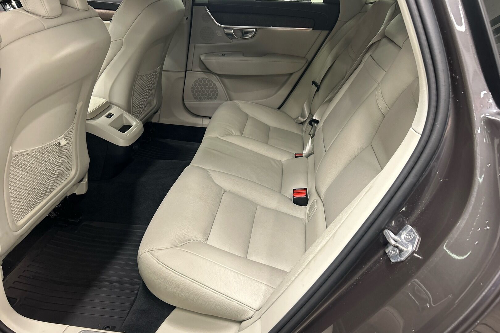 Volvo S90 iso kuva 23