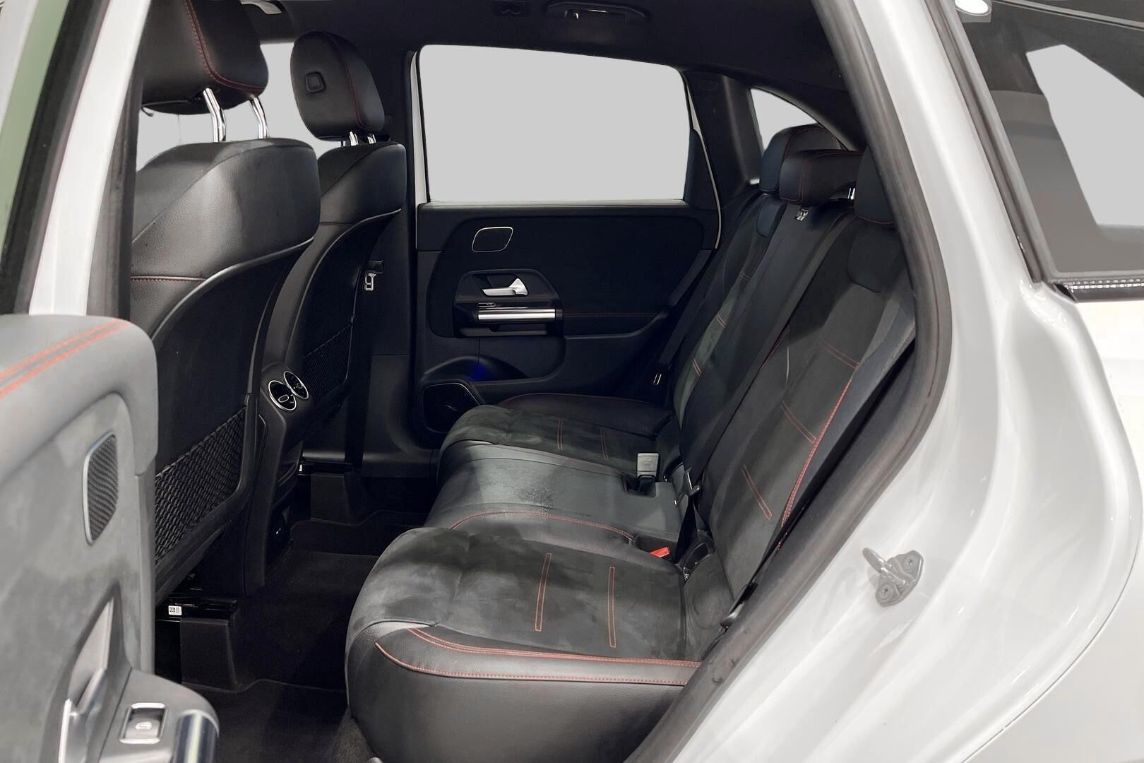 Mercedes-Benz B iso kuva 7