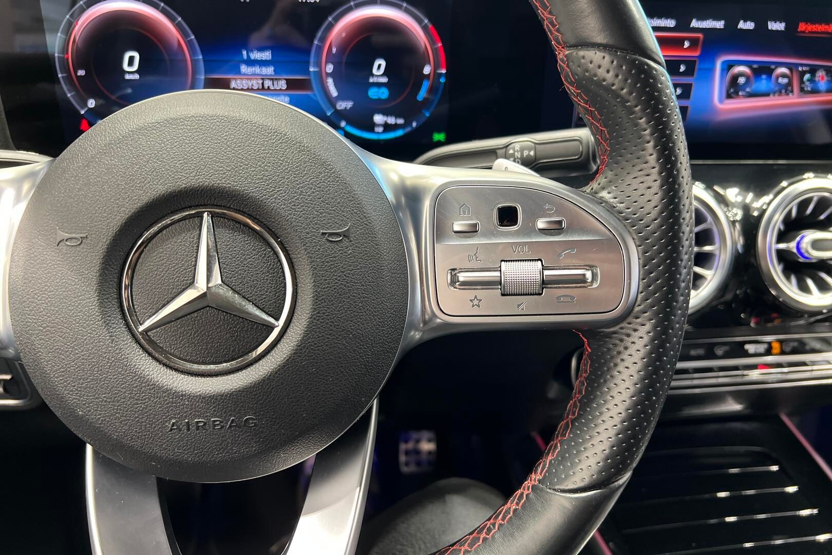 Mercedes-Benz B iso kuva 21