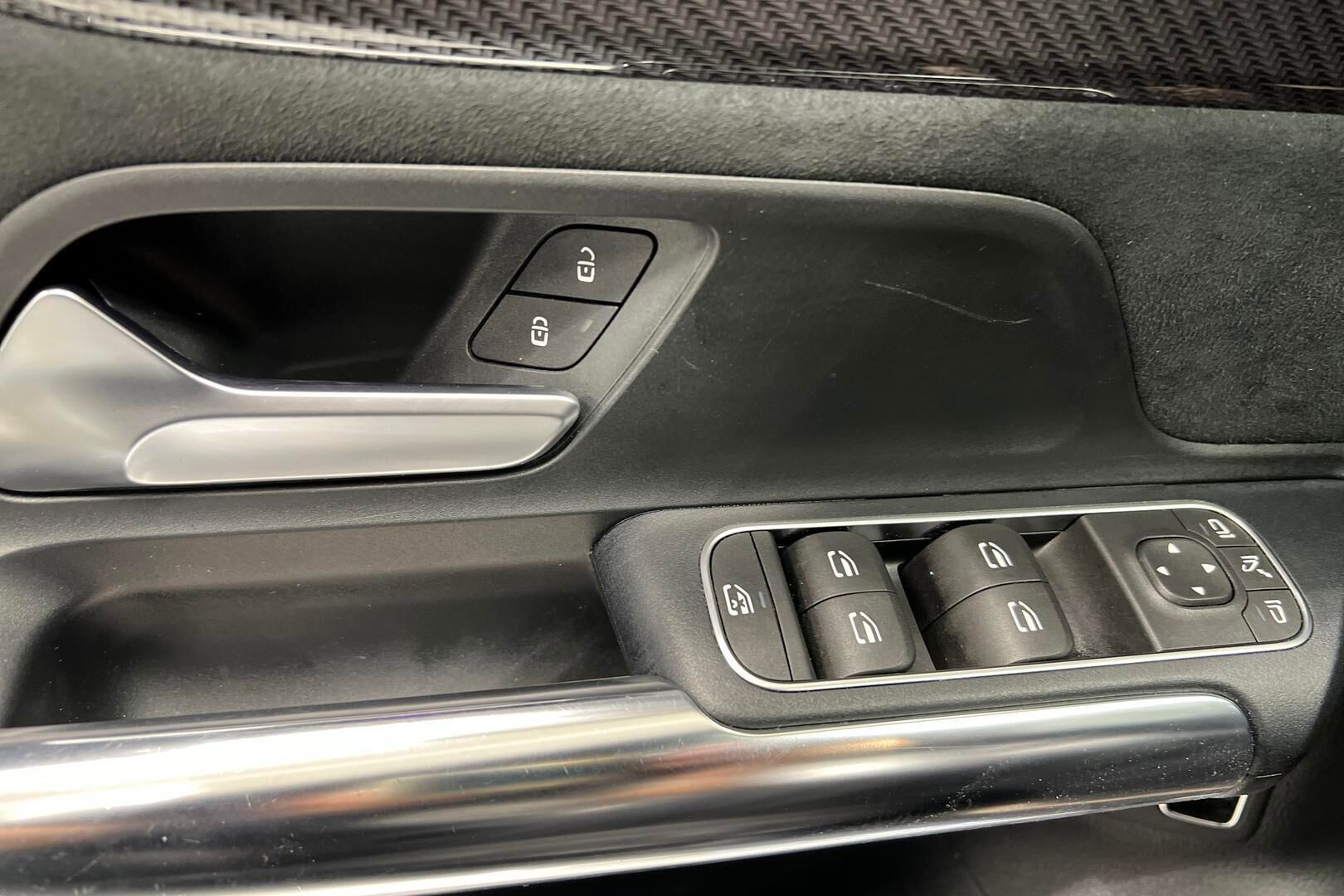 Mercedes-Benz B iso kuva 24