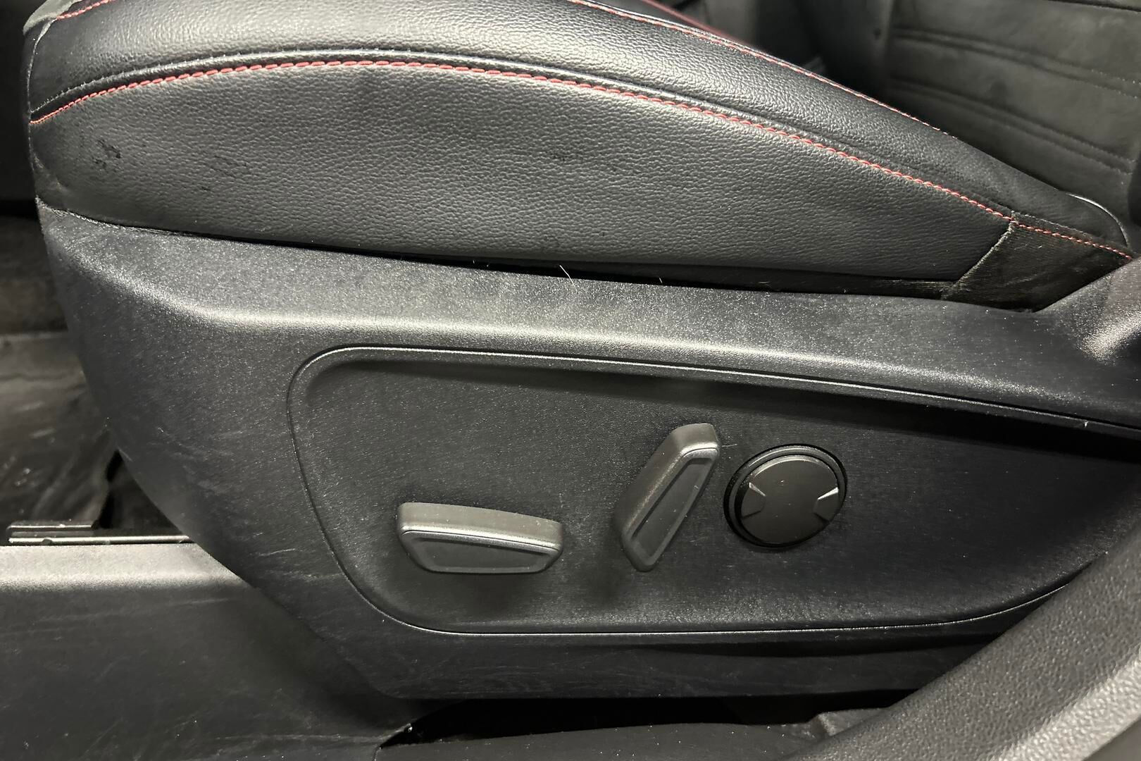 Ford Kuga iso kuva 17