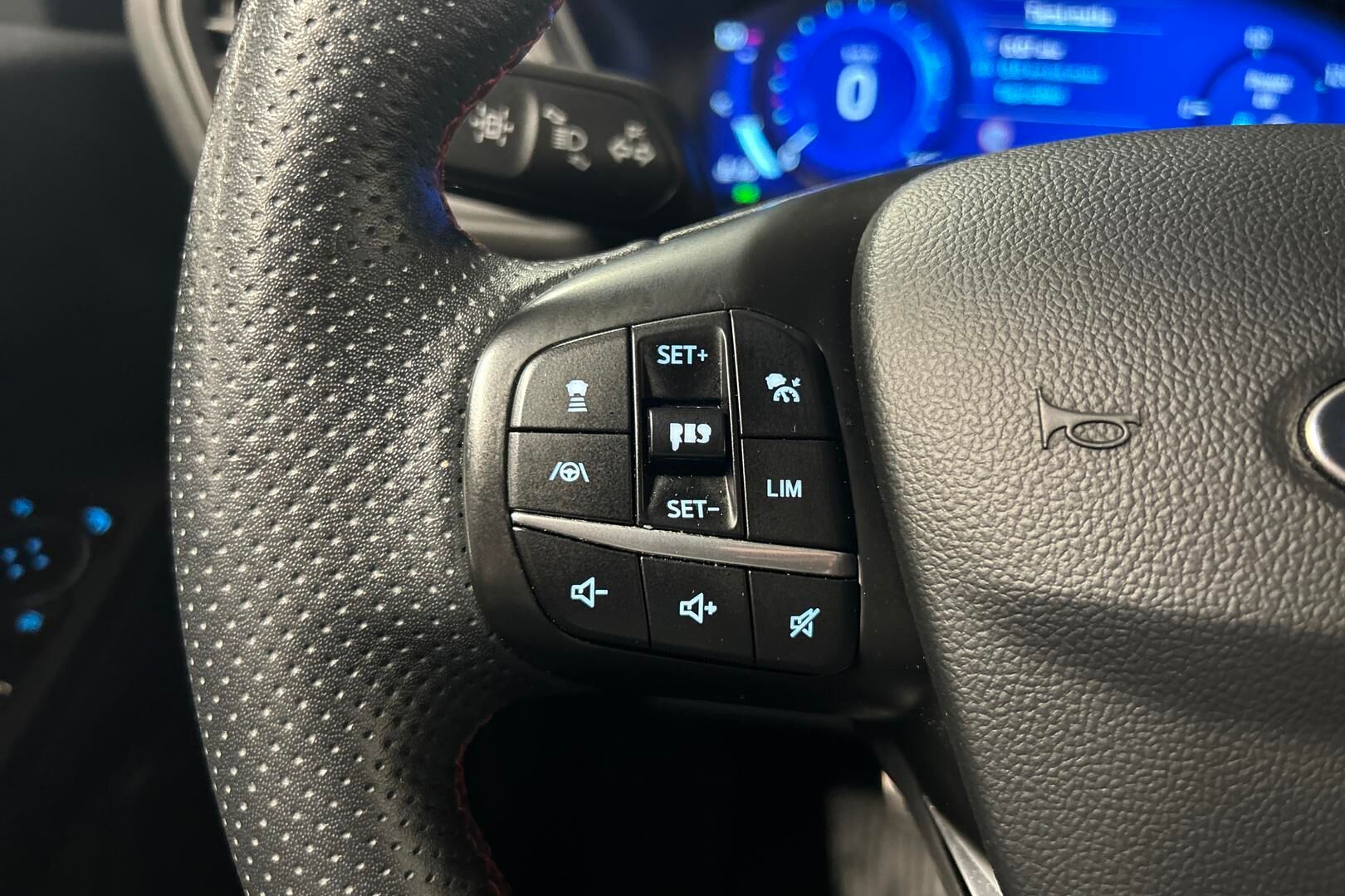 Ford Kuga iso kuva 20