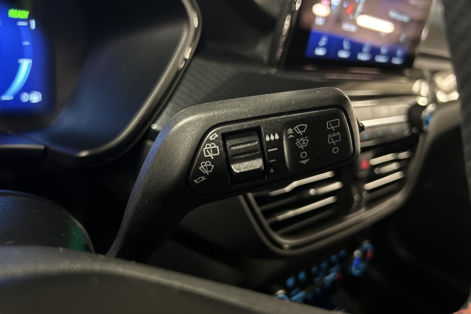Ford Kuga iso kuva 21