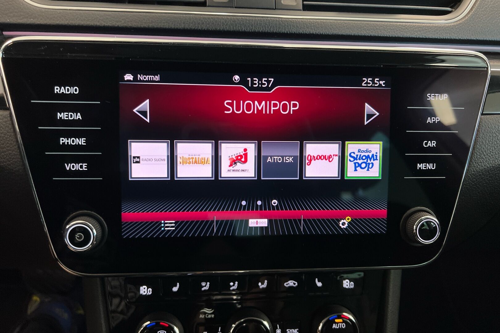 Skoda Superb iso kuva 13