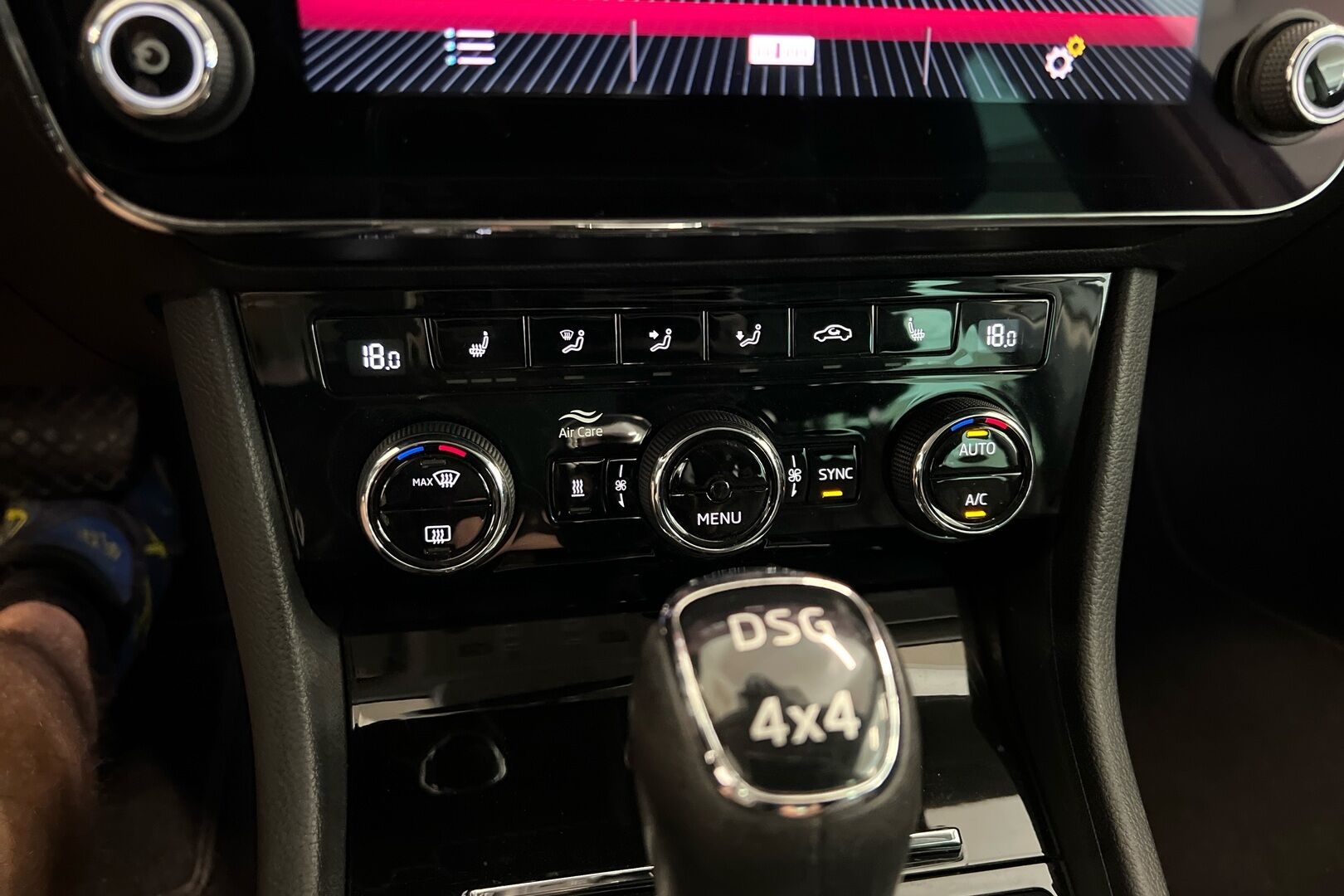Skoda Superb iso kuva 14