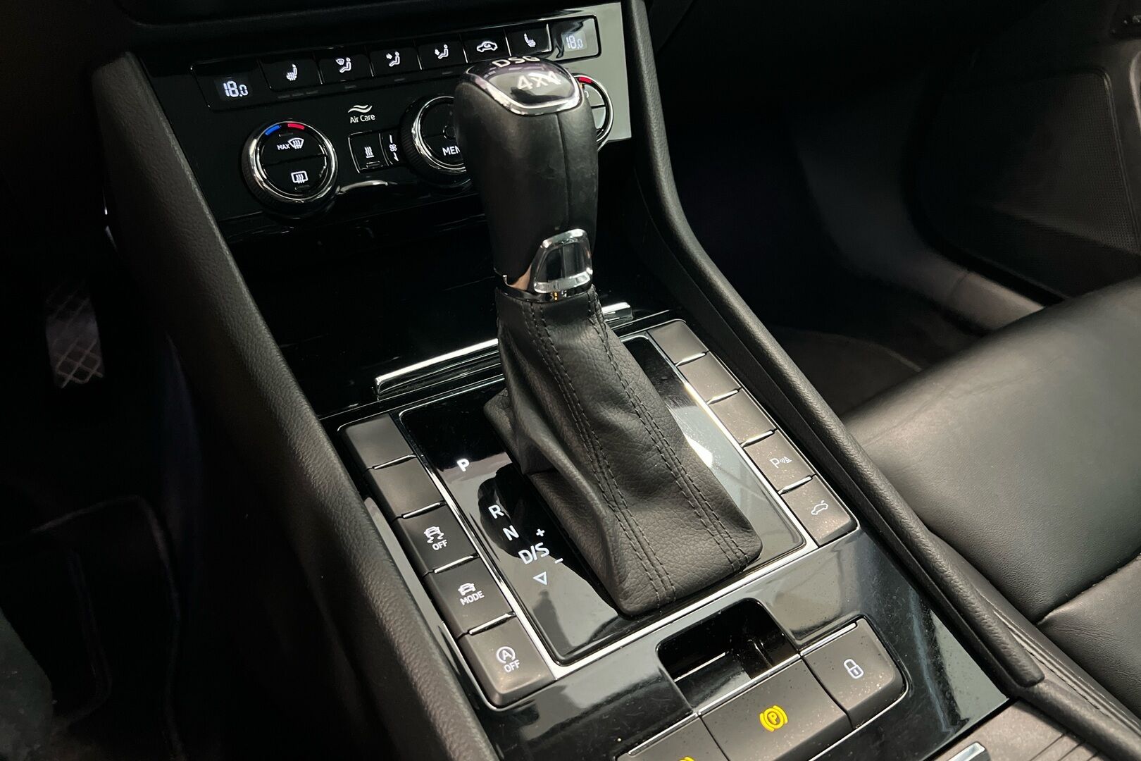 Skoda Superb iso kuva 15