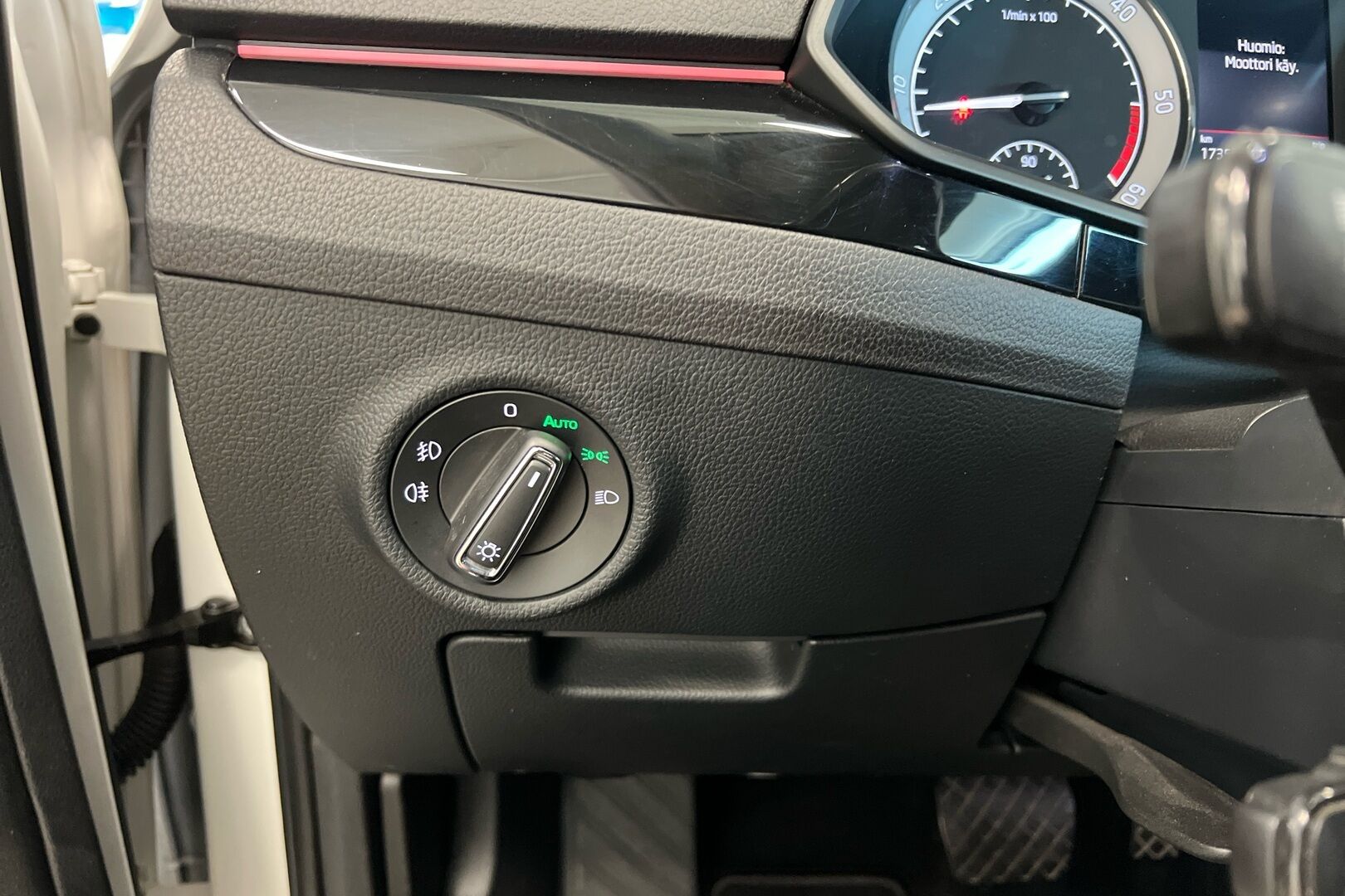 Skoda Superb iso kuva 19