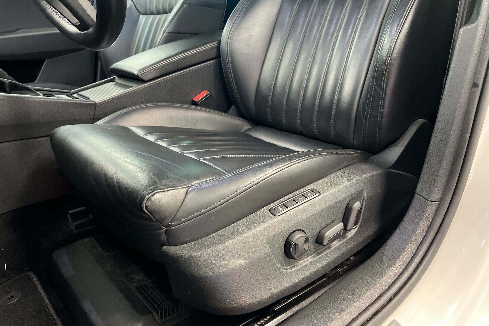 Skoda Superb iso kuva 20