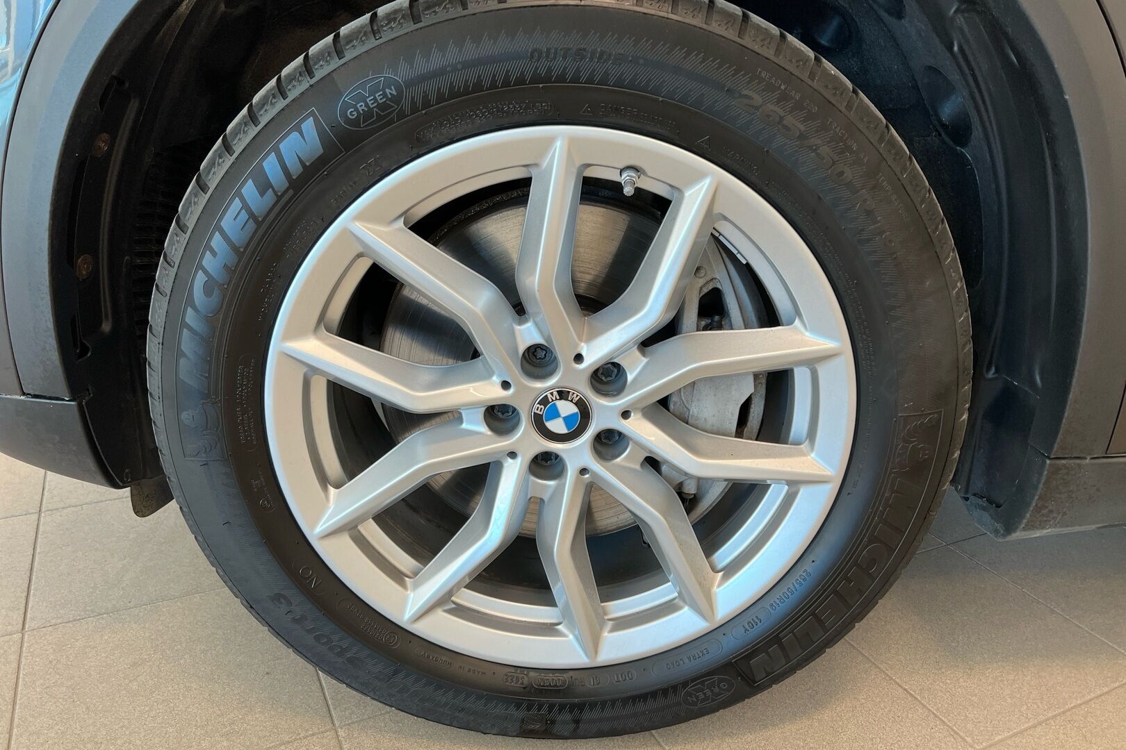BMW X5 iso kuva 10