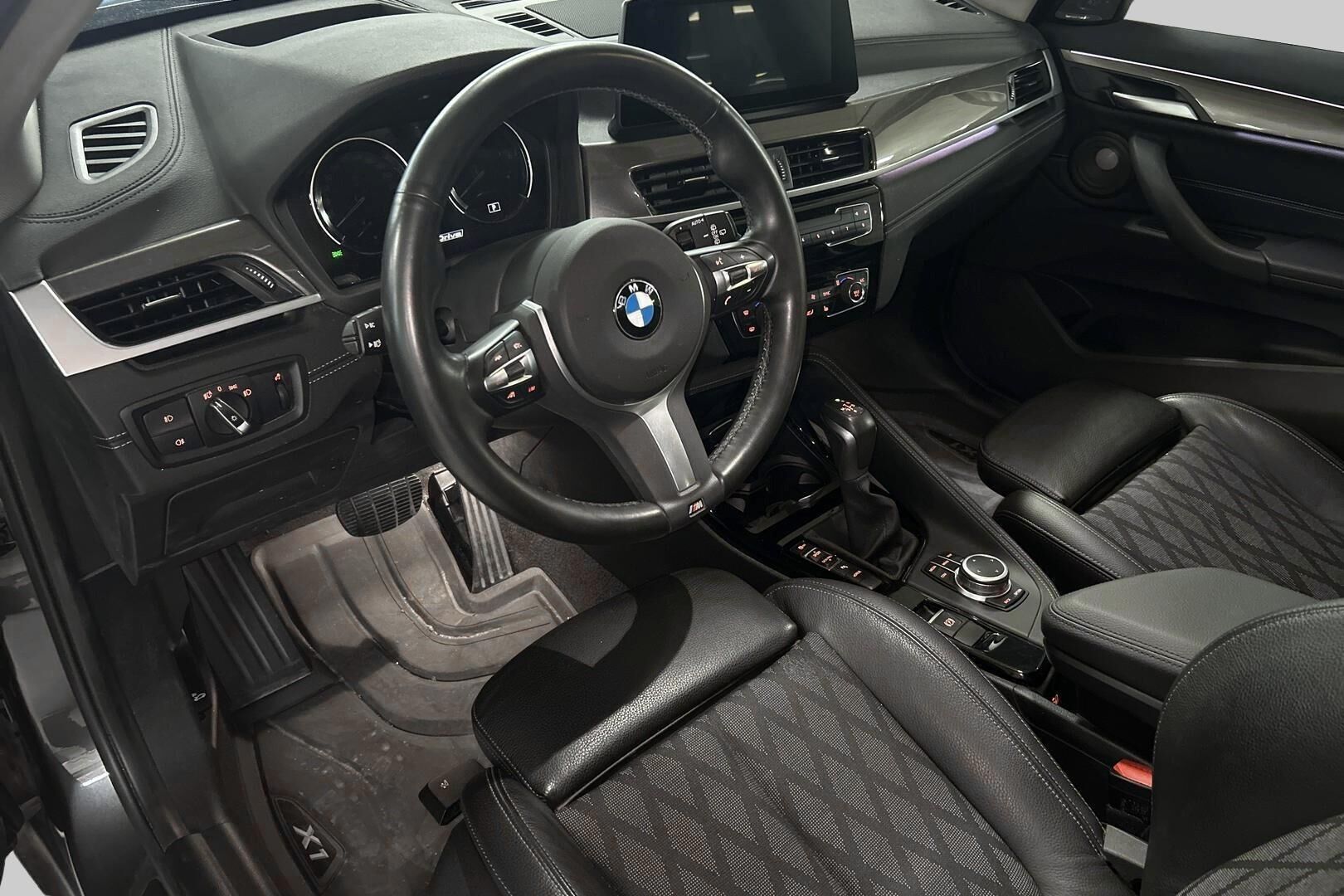 BMW X1 iso kuva 1
