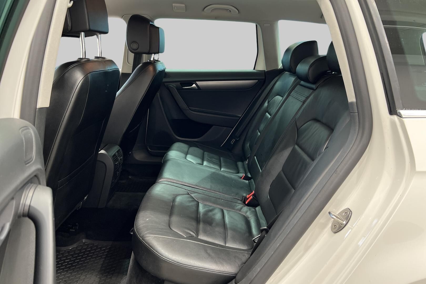Volkswagen Passat iso kuva 10