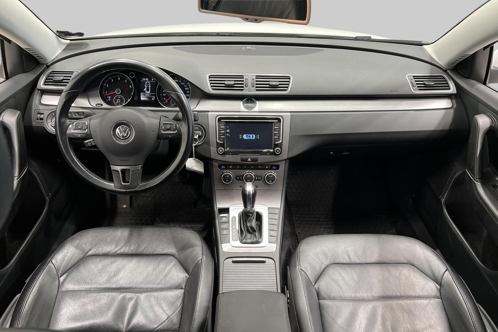 Volkswagen Passat iso kuva 11