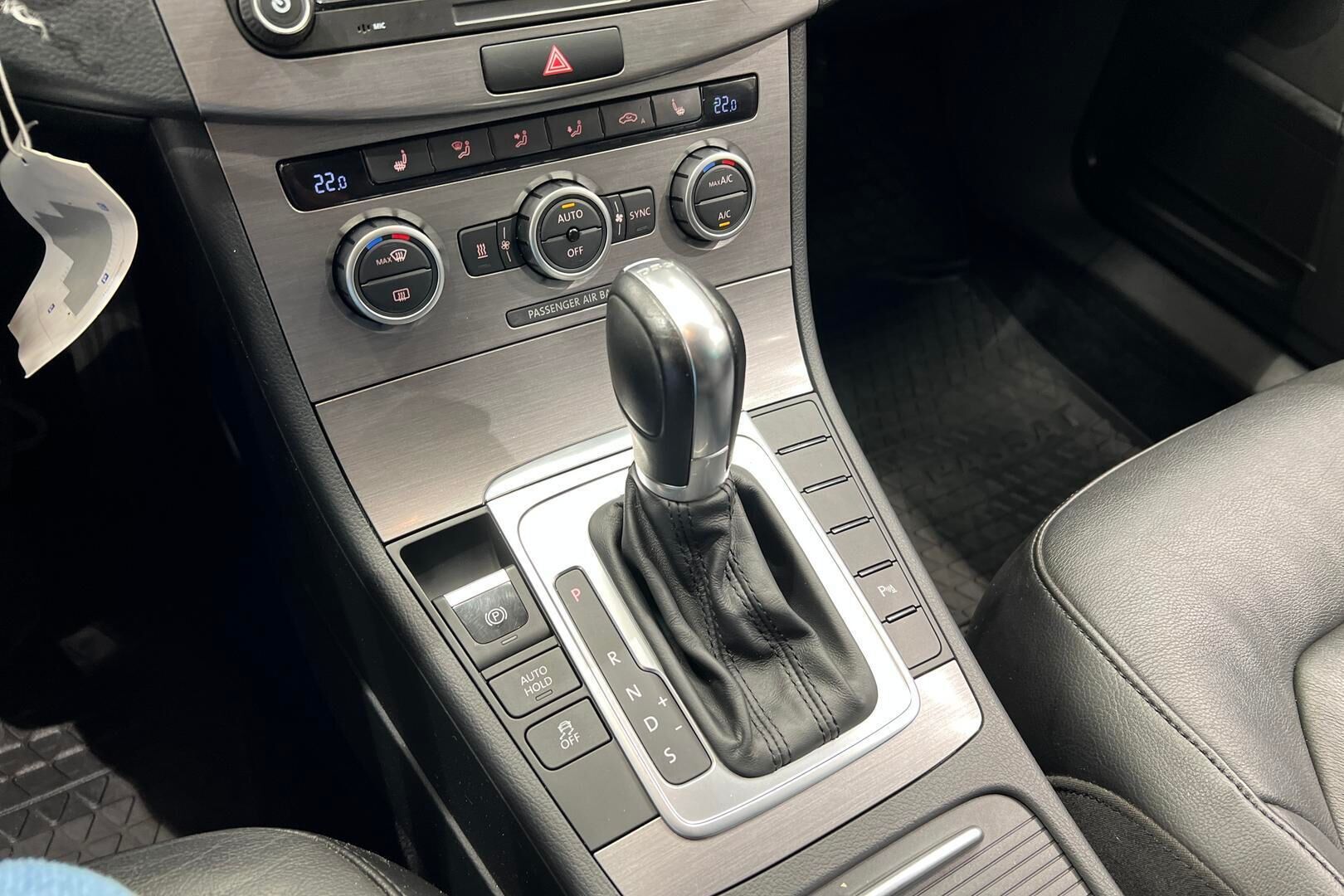 Volkswagen Passat iso kuva 20