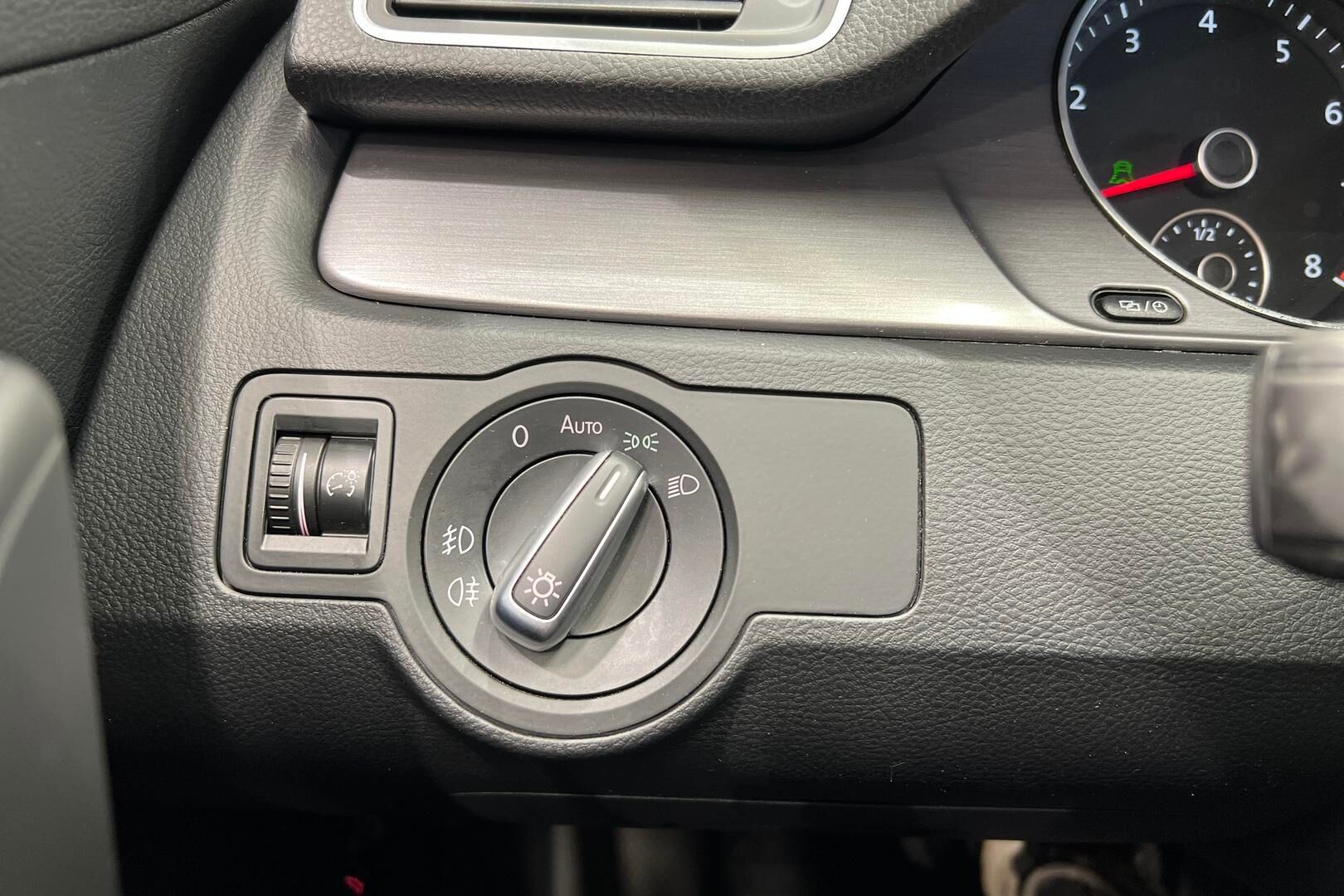 Volkswagen Passat iso kuva 24