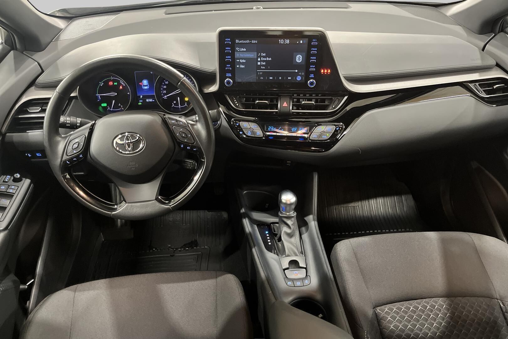 Toyota C-HR iso kuva 11