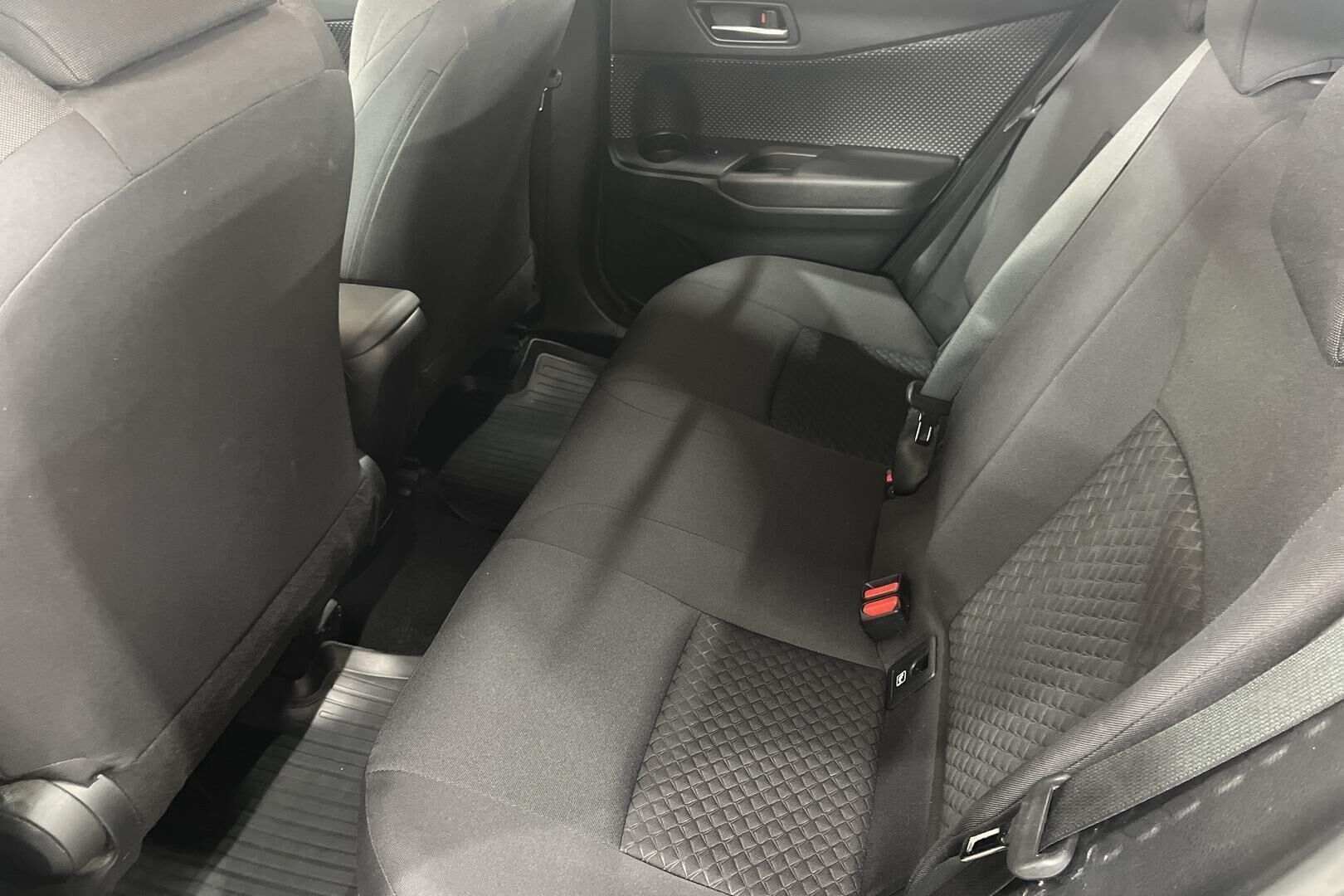 Toyota C-HR iso kuva 8