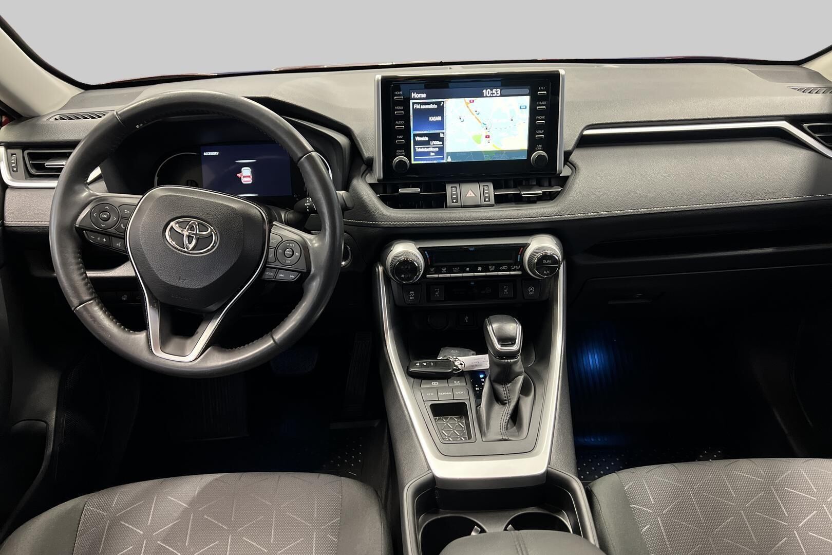 Toyota RAV4 iso kuva 8