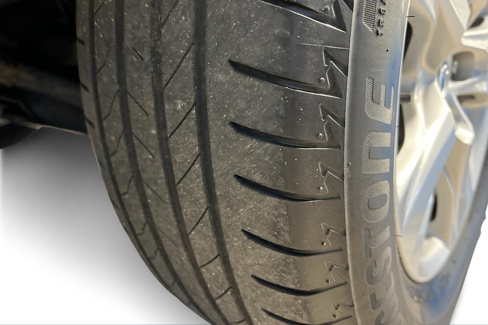 Toyota RAV4 iso kuva 10