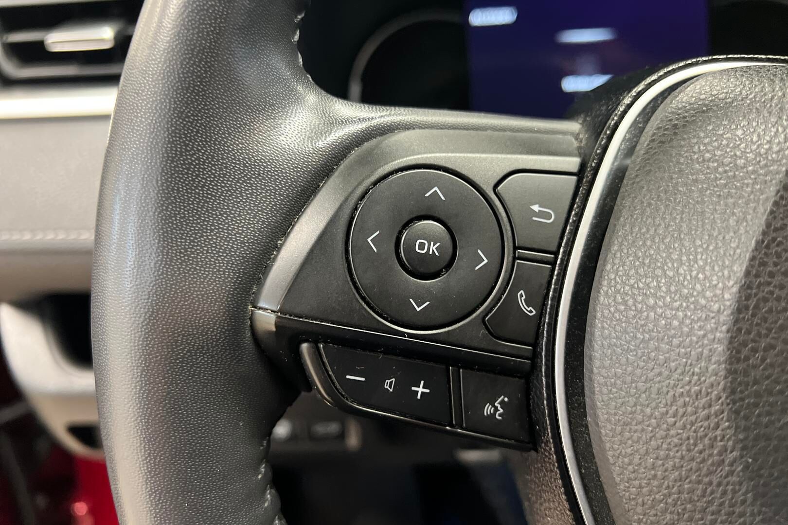 Toyota RAV4 iso kuva 25