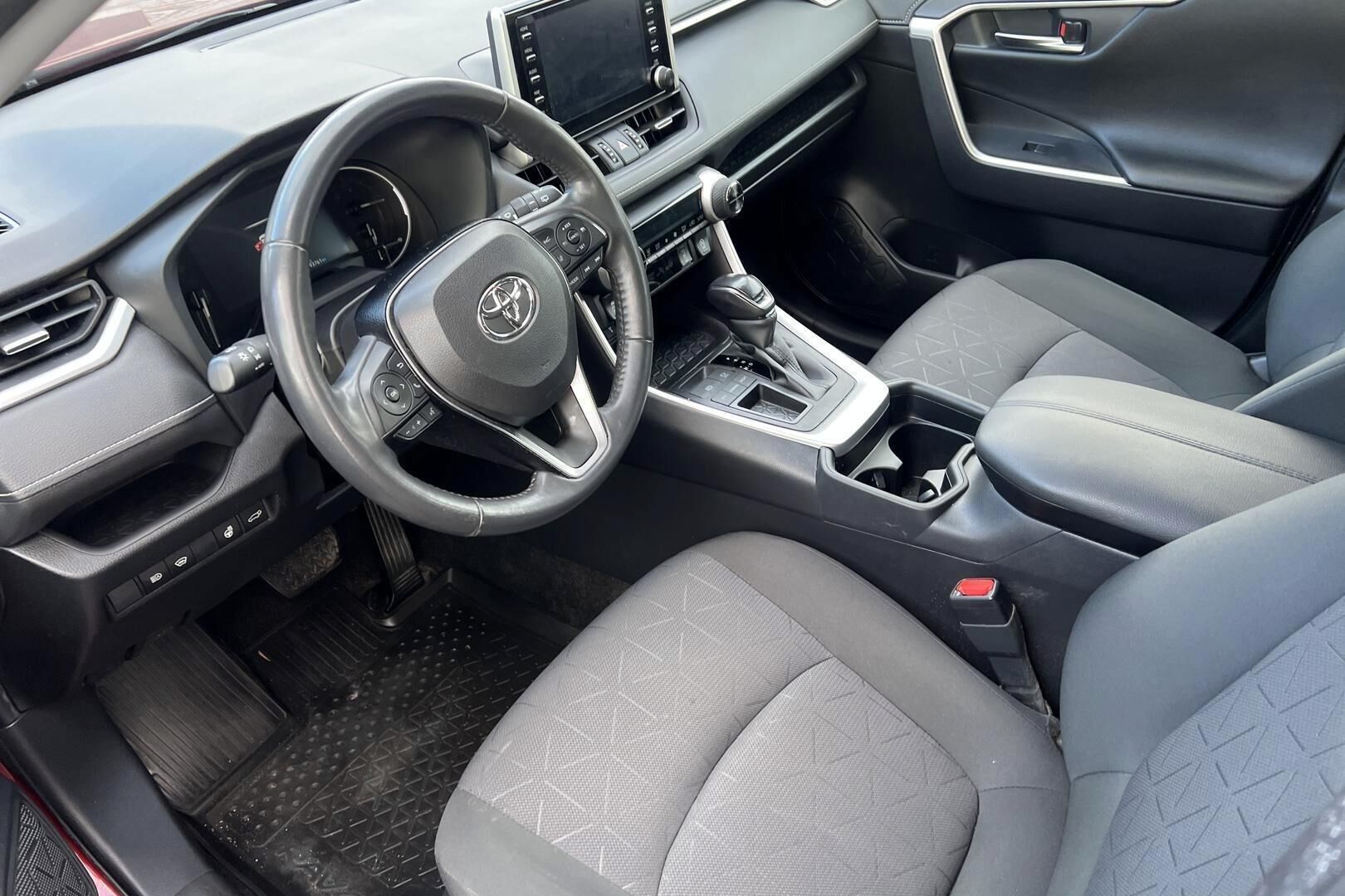 Toyota RAV4 iso kuva 2