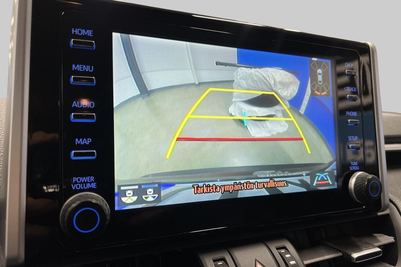 Toyota RAV4 iso kuva 16