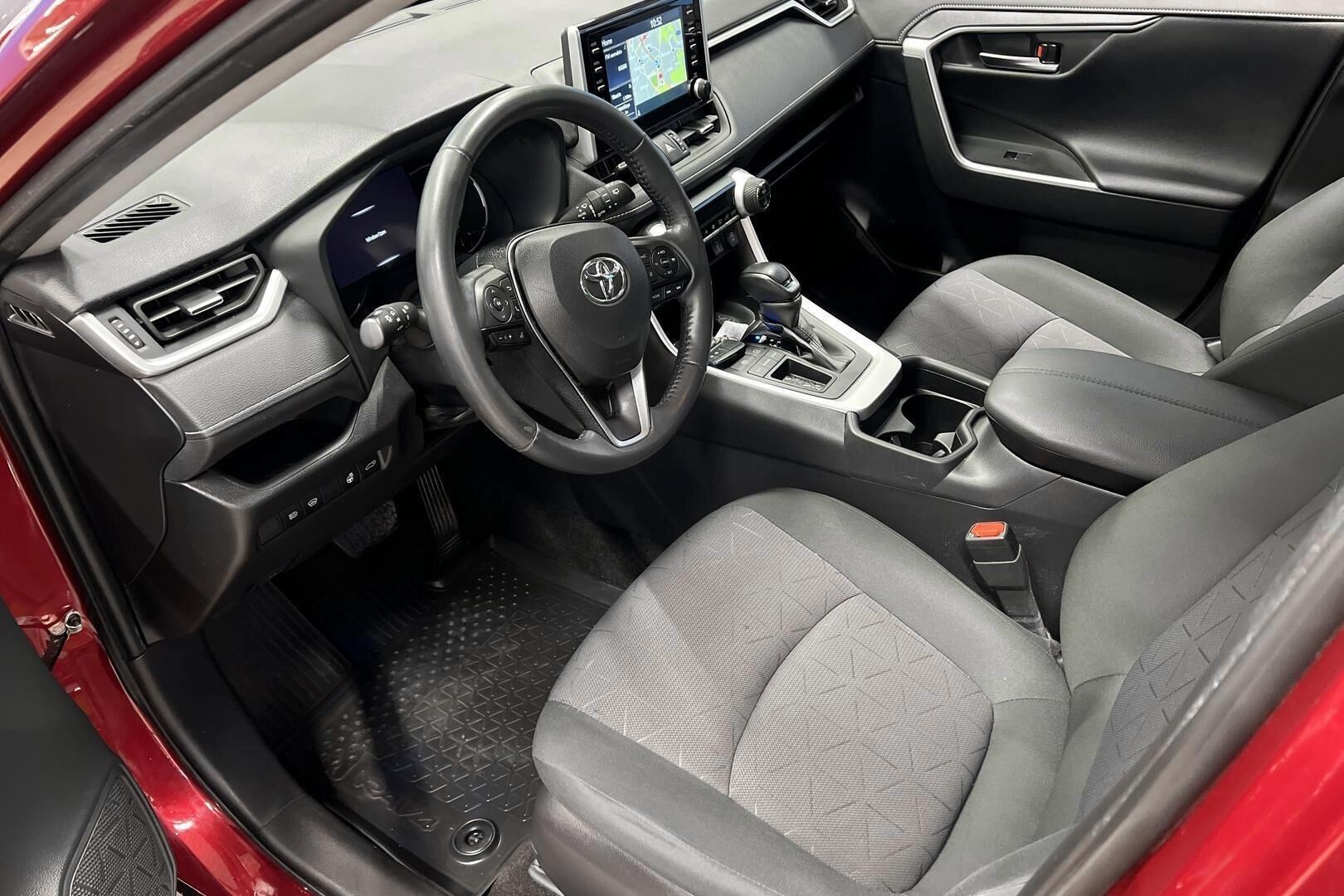 Toyota RAV4 iso kuva 21