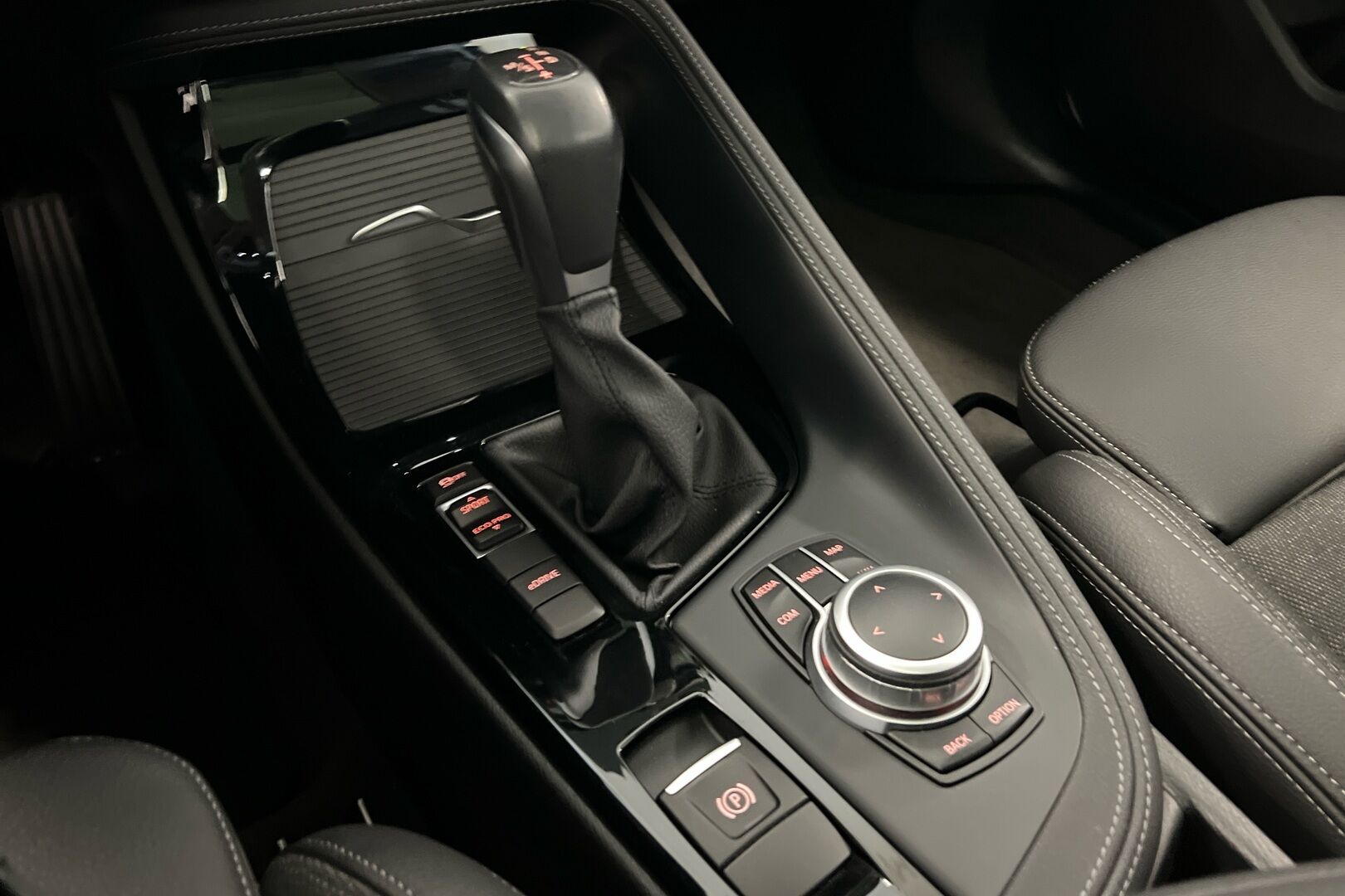 BMW X1 iso kuva 14