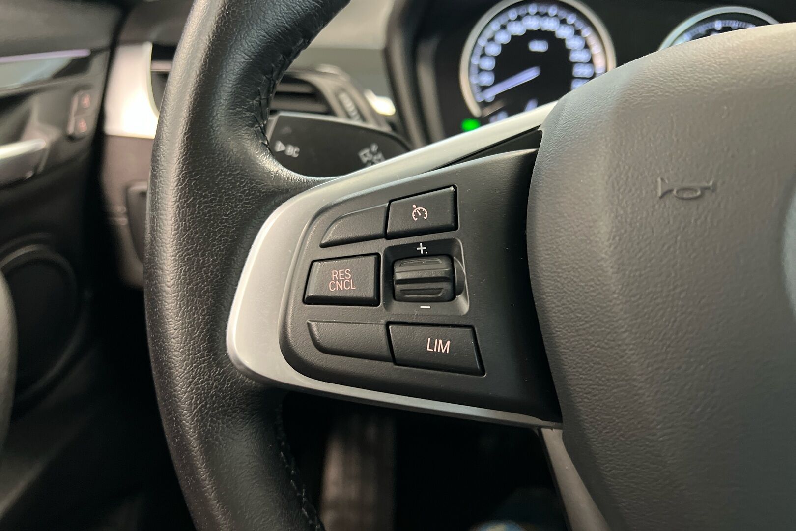 BMW X1 iso kuva 16