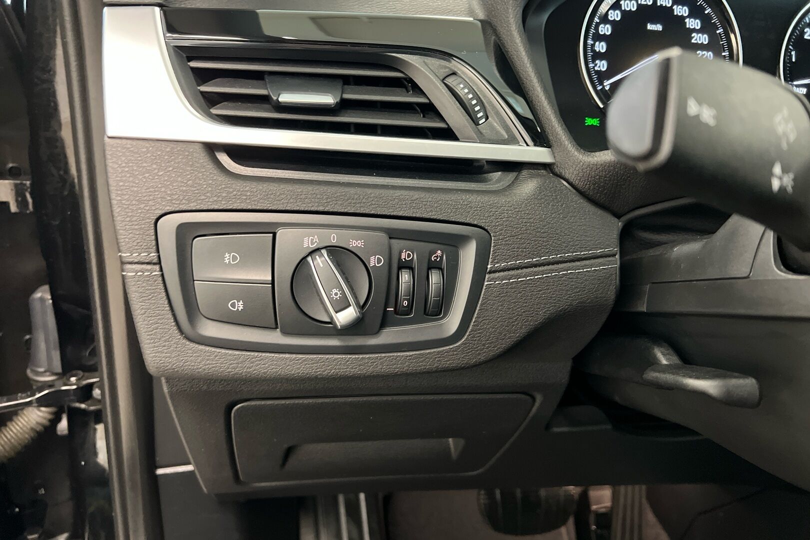 BMW X1 iso kuva 18